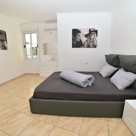 Beachfront Marilyn Apartamento Durrës