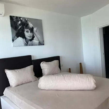 Beachfront Marilyn Appartamento Durrës