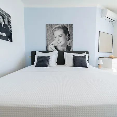 Beachfront Marilyn