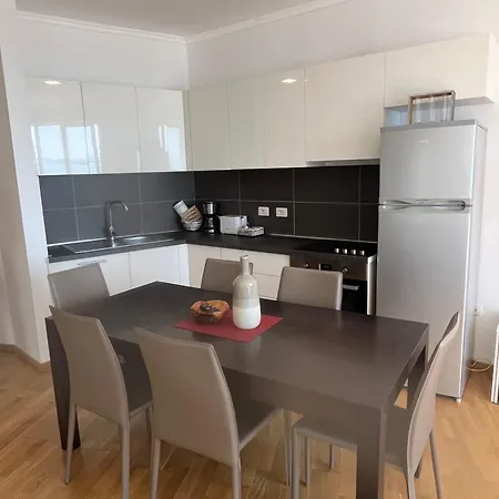 Beachfront Marilyn Apartman *