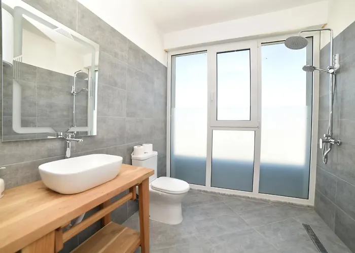 Beachfront Marilyn *