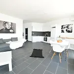 Beachfront Marilyn