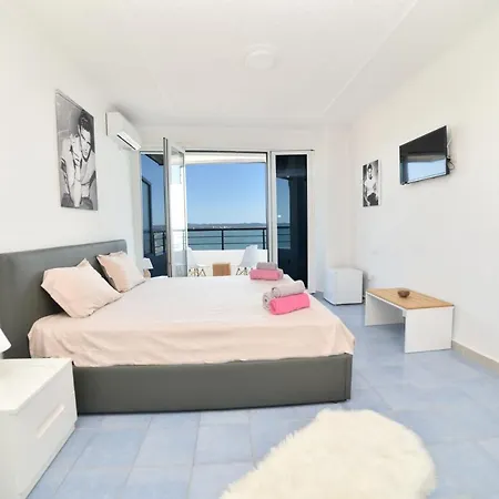 Daire Beachfront Marilyn