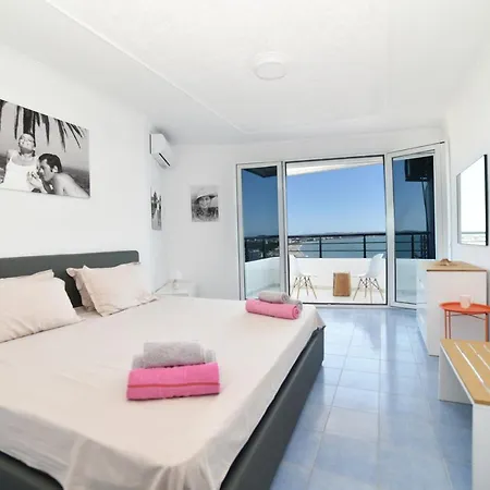 Beachfront Marilyn Apartment