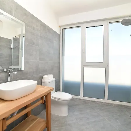 Beachfront Marilyn *