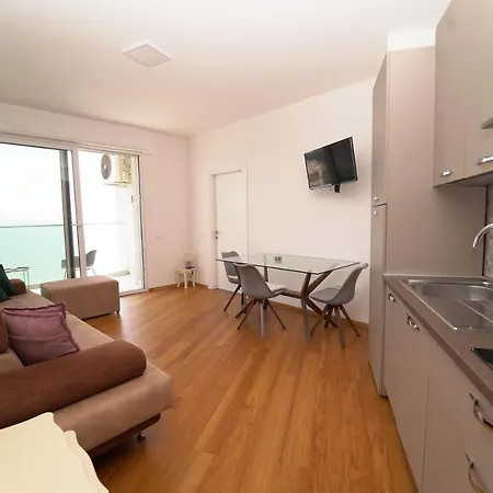 Beachfront Marilyn *