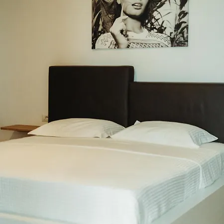 Beachfront Marilyn Apartment Durres