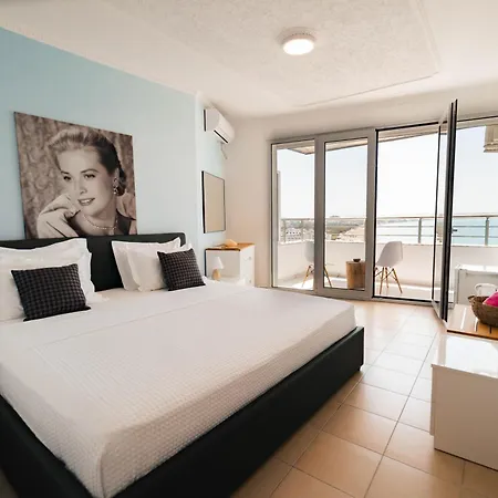 Beachfront Marilyn