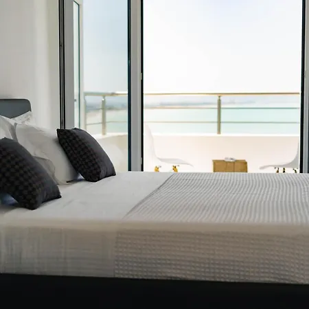 Beachfront Marilyn Apartment