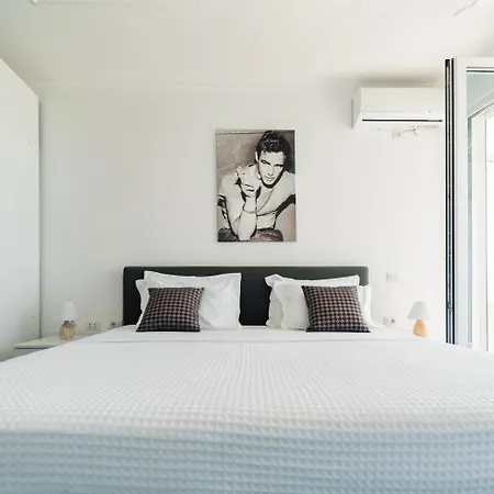 Beachfront Marilyn Apartment
