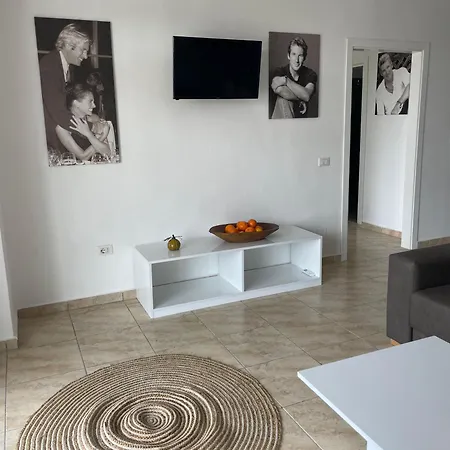 Beachfront Marilyn Durres