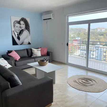 Beachfront Marilyn *