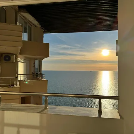 Beachfront Marilyn Apartment Durres