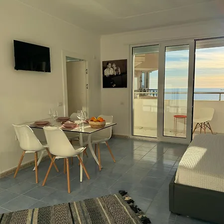 Beachfront Marilyn Apartment