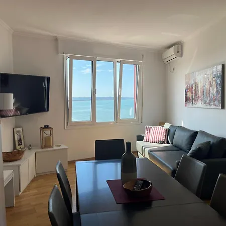 Beachfront Marilyn *