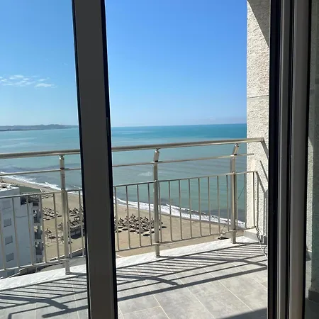 Beachfront Marilyn Apartment