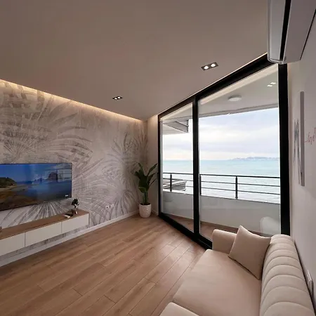 Beachfront Marilyn Apartman *