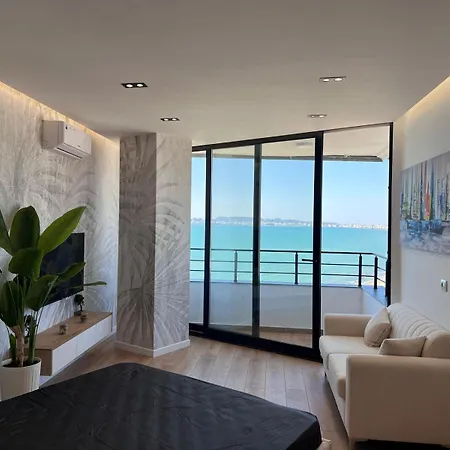 Beachfront Marilyn Apartment