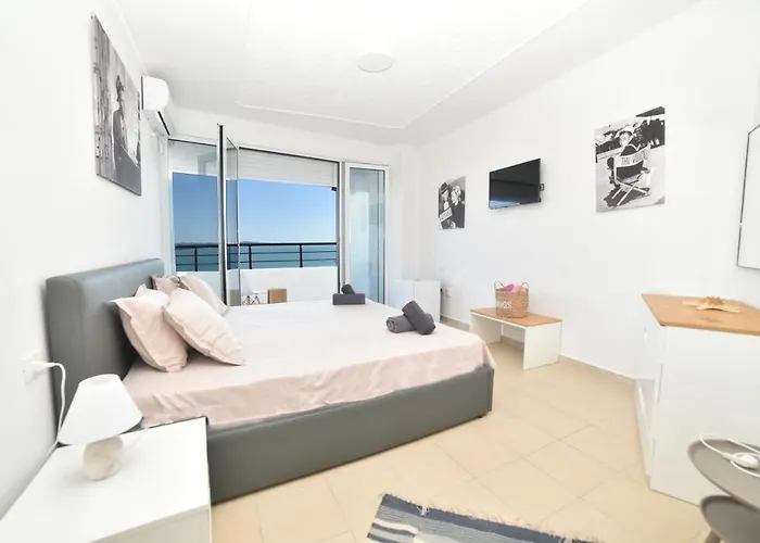 Beachfront Marilyn *