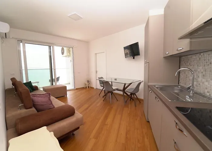 Beachfront Marilyn *