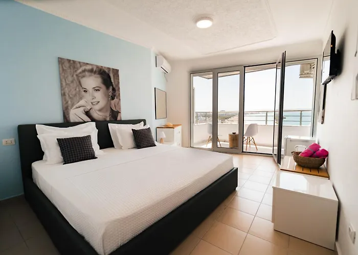 Beachfront Marilyn