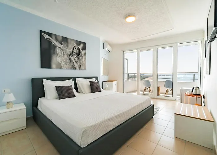 Beachfront Marilyn Apartamento Durrës