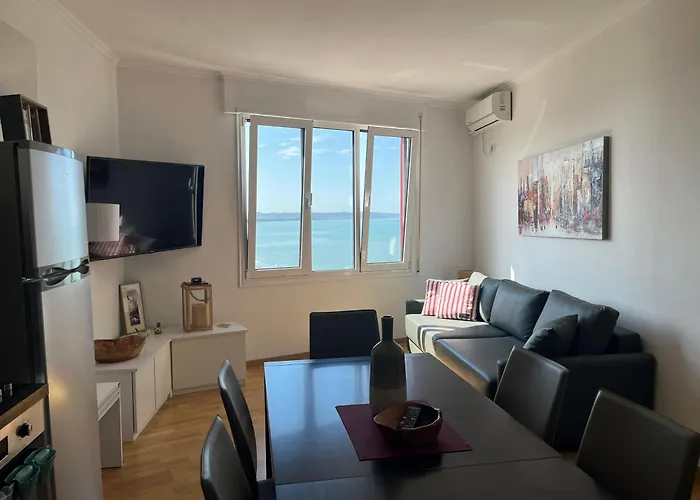 Beachfront Marilyn *